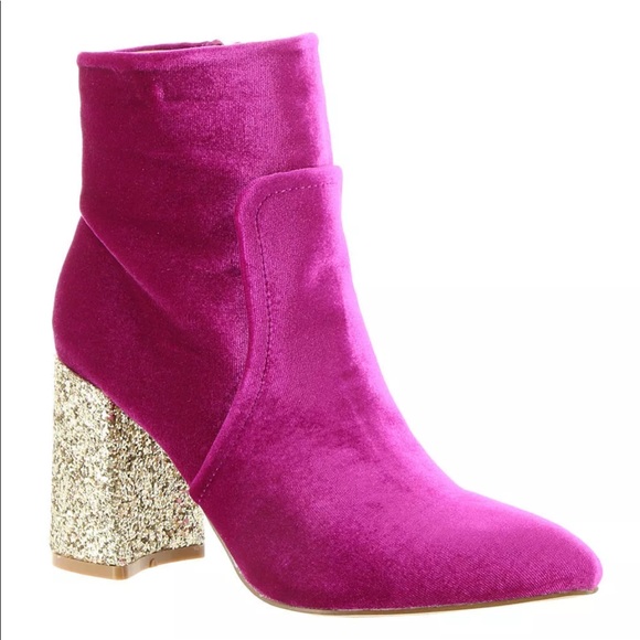 🌺 Betsey Johnson 
Beautiful Magenta Boot - Picture 5 of 8